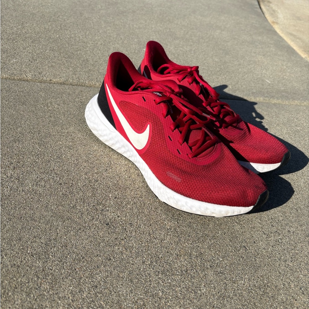 Nike Revolution 5 Men’s Gym Red Running Shoes
Price:$45(Originally $80 Save 44%)
